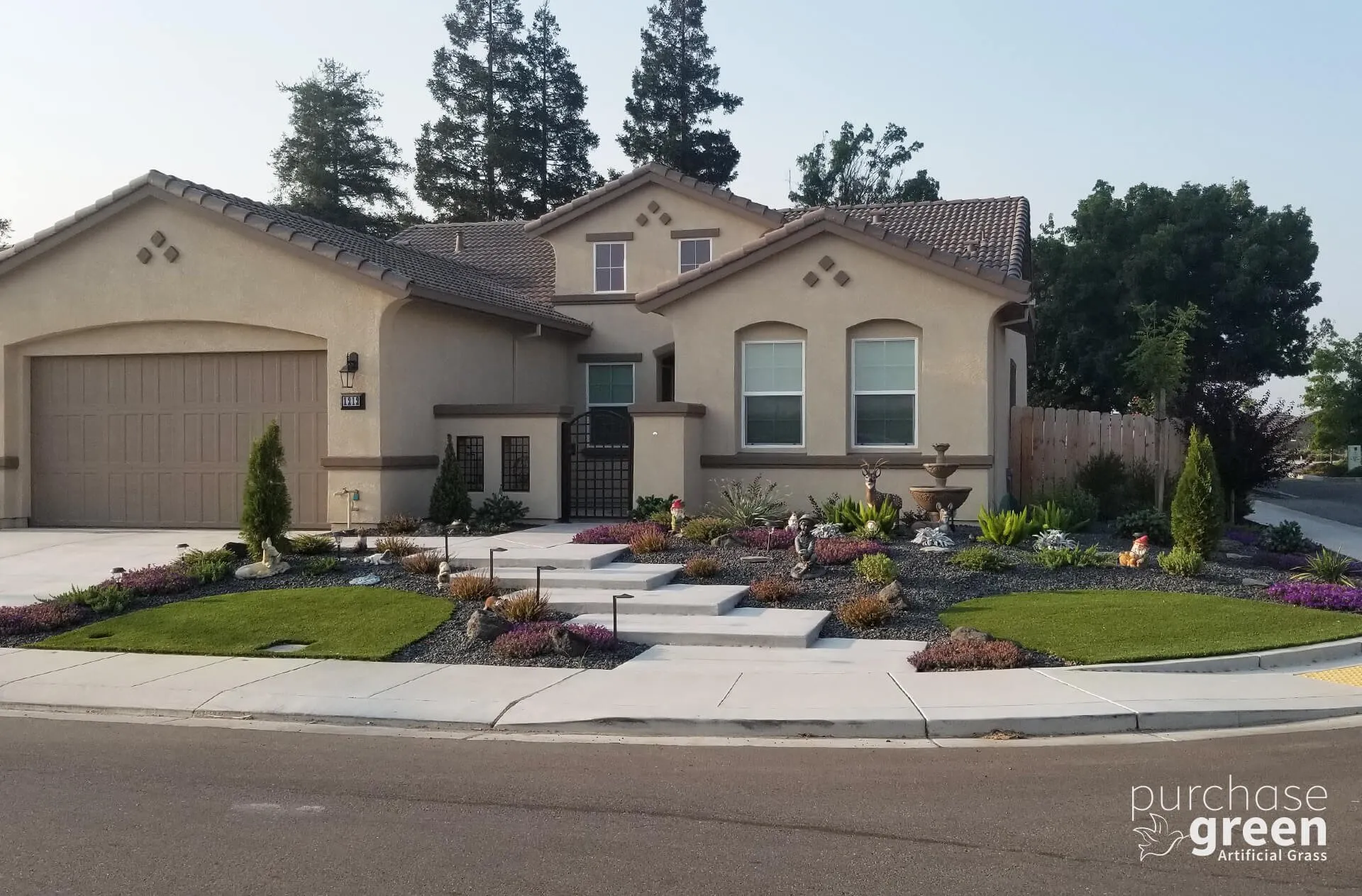 Arizona Platinum Olive artificial turf installed in a yard, manufacturer photo 2