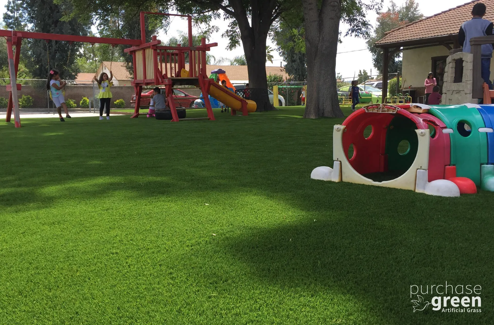 Arizona Pro Olive artificial turf installed in a yard, manufacturer photo 3