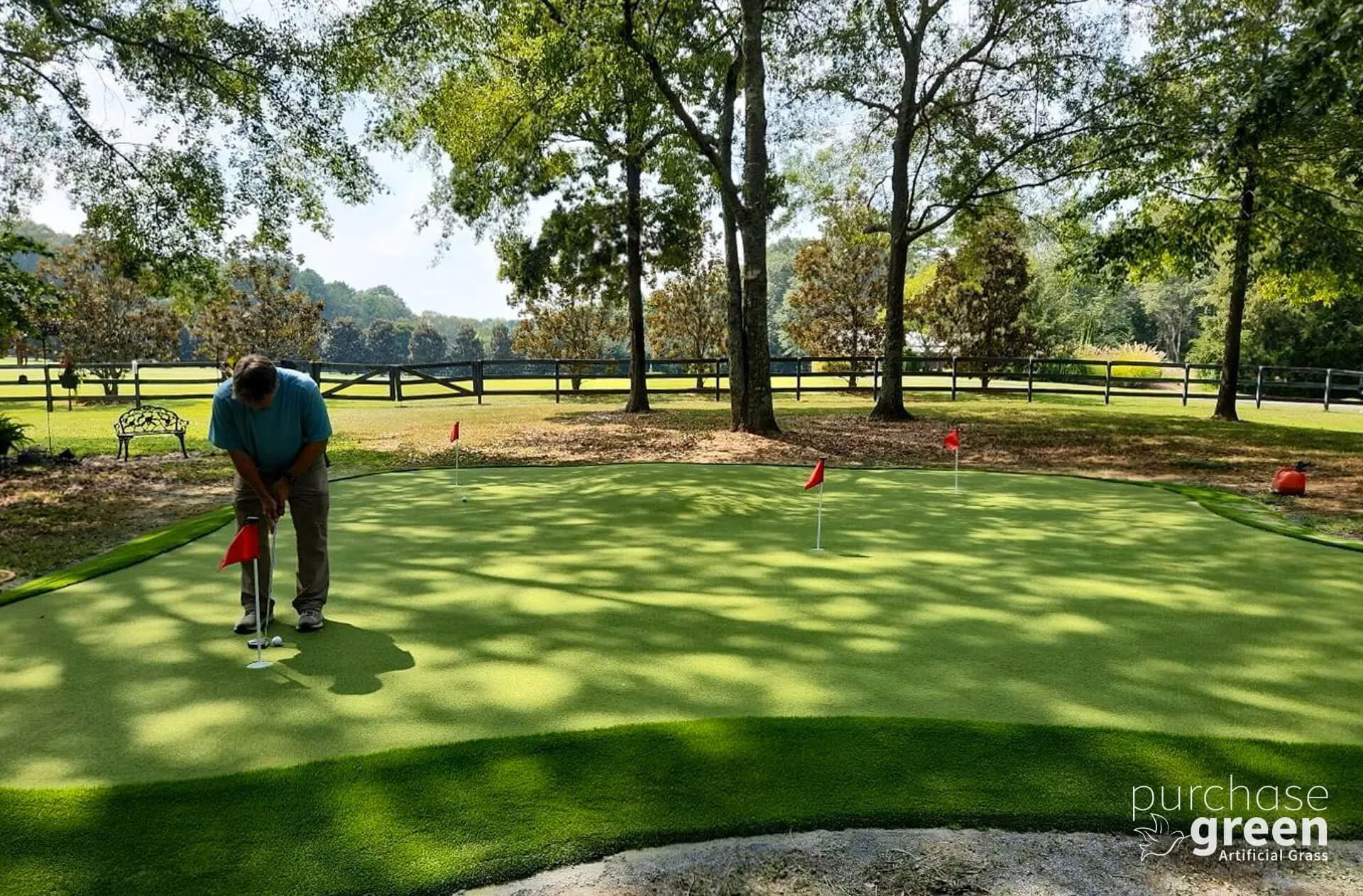Eagle Putt Pro 40 artificial turf installed in a yard, manufacturer photo 3