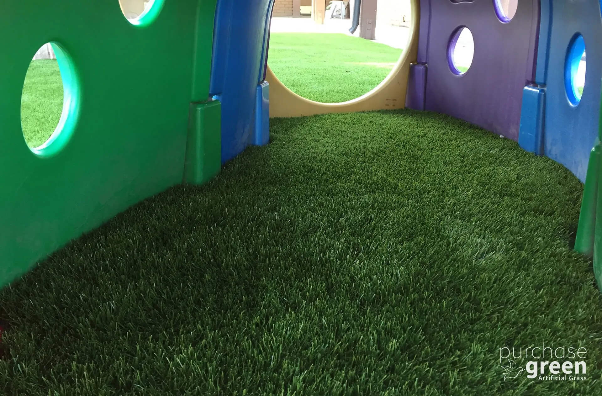 Arizona Pro Olive artificial turf installed in a yard, manufacturer photo 4