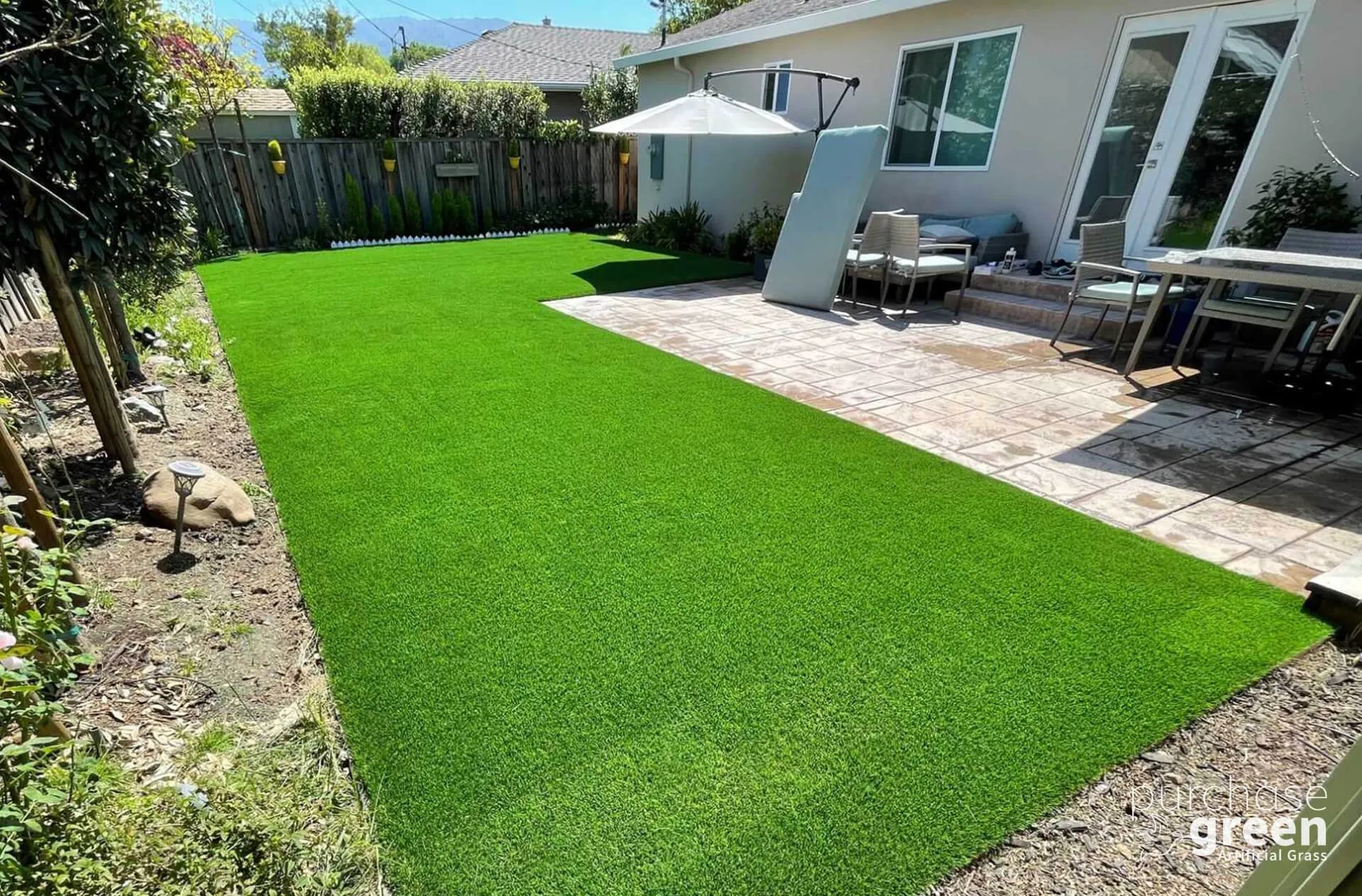 Arizona Platinum Spring artificial turf installed in a yard, manufacturer photo 6